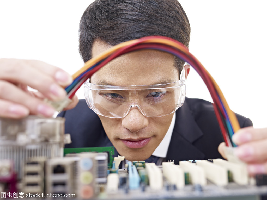 男性是否更擅長計算機維修？打破刻板印象，擁抱多元技能